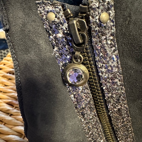 UGG Australia Women's 8 - Navy Blue Suede Boots - Picture 6 of 13